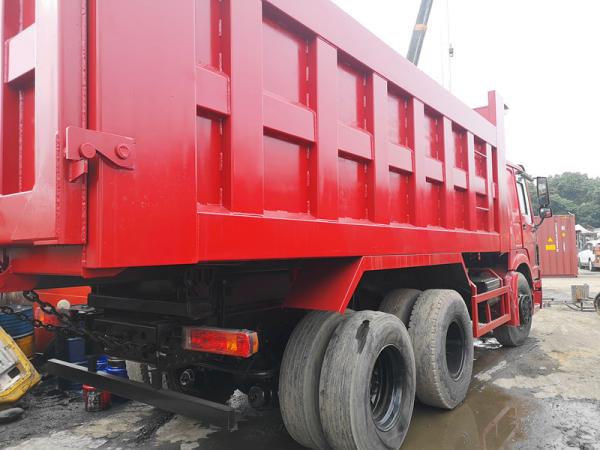 Red 30 Tons Tipper Truck 13000 Kg Vehicle Weight Manual Transmission