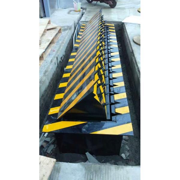 Anti Vehicle Hydraulic Road Blocker With Spikes , 6 Meter Long Entrance Point