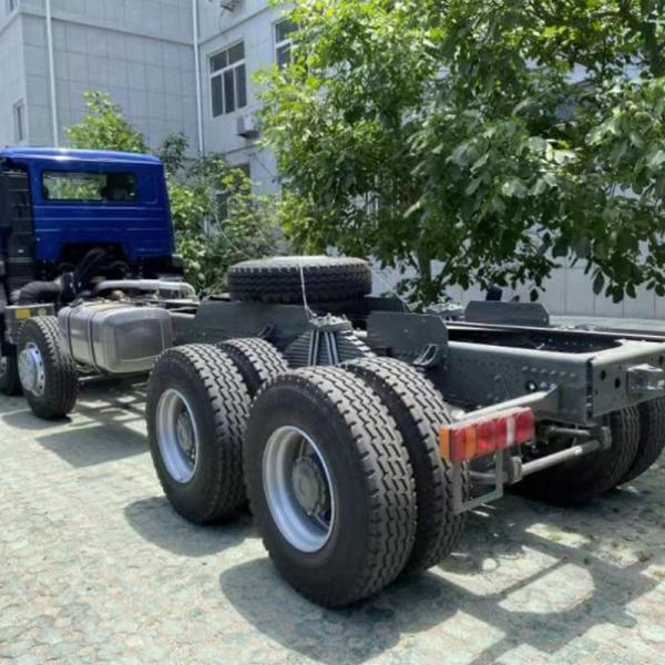 Camion benne basculante 8x4 12 roues 380CV avec conduite à droite, capacité de charge de 31 à 40 tonnes et norme d'émission Euro 2