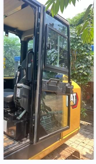 Second-hand CAT305.5 excavator with low price and excellent quality  Bucket capacity  0.22m³  Machine weight 5611kg