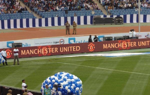 Les panneaux d'affichage de LED imperméabilisent l'affichage à LED Polychrome extérieur de périmètre de sport de la publicité de Comercial du stade de football P10