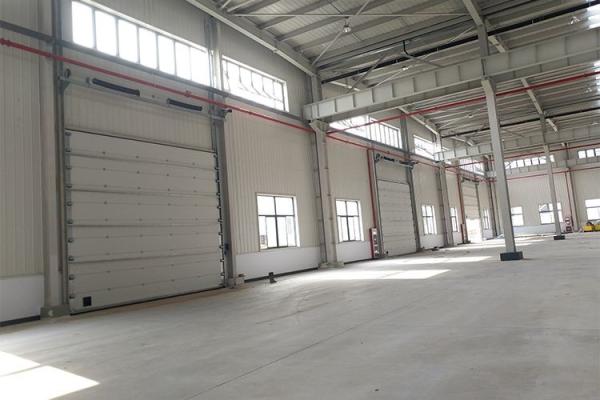 Velocidade 1,0 m/s Segurança externa Portas seccionais industriais
