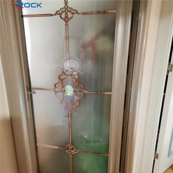 Роскошный стиль из розового золота с блестящей поверхностью окна из ПВХ в грузинском стиле с декоративными цветами