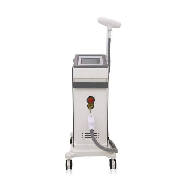 laser do interruptor de 1000W 1064nm Q para o laser de mitigação do Nd Yag da remoção da tatuagem da pele portátil