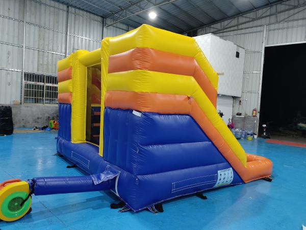 Casa de salto inflável comercial com escorregas duplas escorregas de água infláveis selva amarela para festa ao ar livre