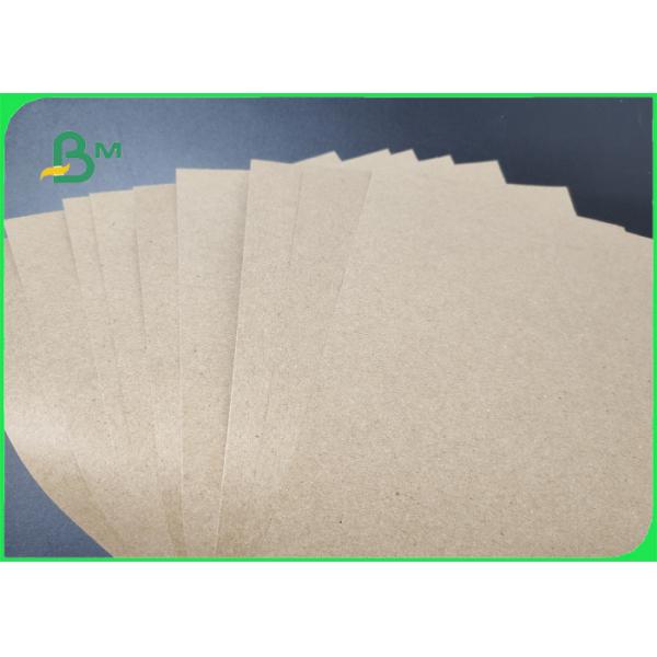 A polpa reciclada 70g 110g 180g corrugou a folha de papel média para caixas de presente