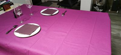 Polpa de madeira luxuosa do Virgin da toalha de mesa de 2ply 47gsm-51gsm Airlaid