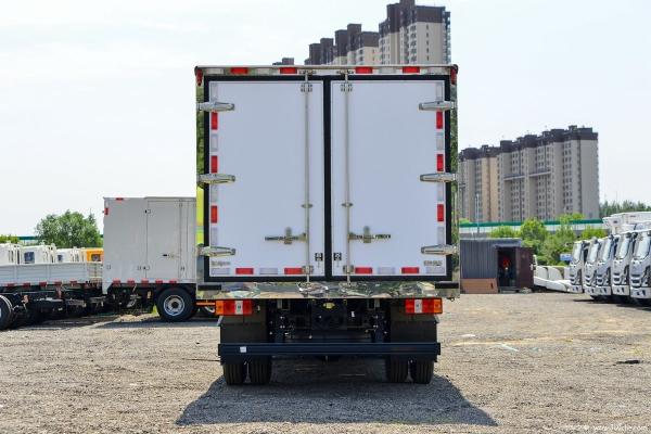 Jianglin 129 Horsepower 4x2  4.02 Meters Refrigerated Truck