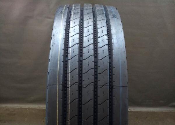 Rib Type Pattern 11R 22.5 Truck Tires Four Straight Grooves Tread Tear Resistance