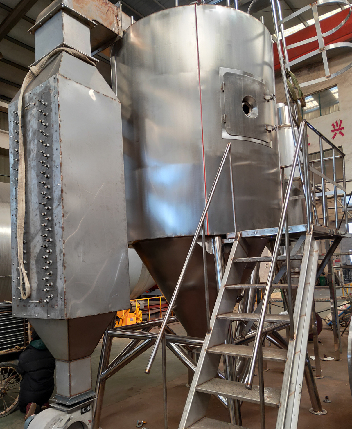 Spray Dryer Suitable For Rapid Processing Of Paste-Like Materials