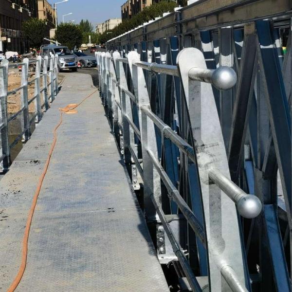 Steel Structure Membrane Pre Engineered Pedestrian Bridges Grade 8.8