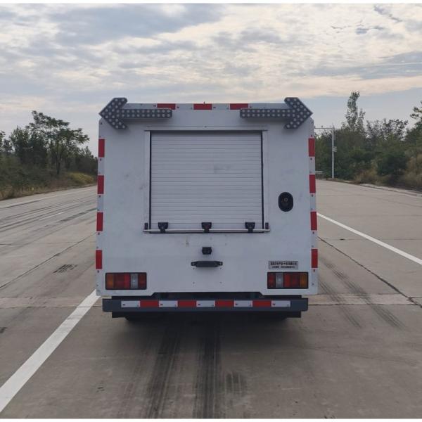 2.2m3 Water Tank Road Maintenance Vehicle Pure Electric 665kg 600kg Loading Capacity