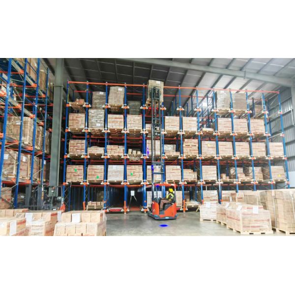Two Way Radio Shuttle Racking Pallet Runner Rack System Room Temperature Warehouse