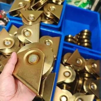 Rodas de porta em forma de ranhuras em forma de V Cores de aço revestido de zinco Rolo de roda de porta deslizante