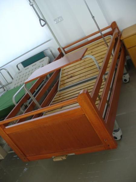 Wooden Style Home Care Medical Hospital Beds With Lift Pole One Crank Ward (ALS-M109)