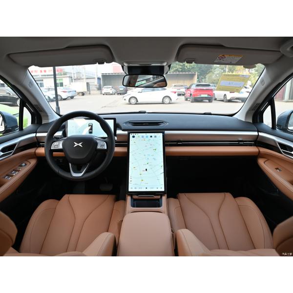 Top Speed of 170km 2023 Xpeng P5 500 Energy Vehicle with 4-Door 5-Seat Body Structure