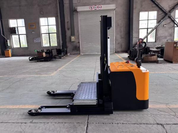 24V 400AH 非標準 オーダーメイド 電動パレット トラック 双面回転ドラム 負荷容量 1700 kg のユニバーサル ベアリング プラットフォーム