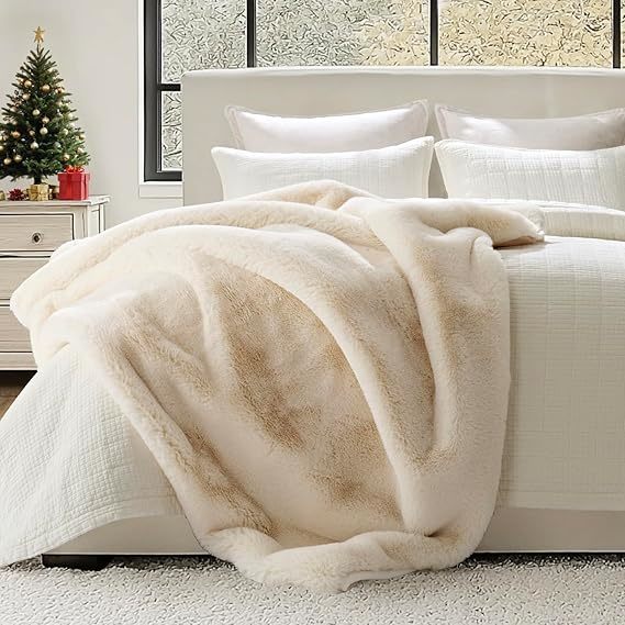 High Gram Weight Faux Rabbit Fur Blanket --Soft Warmth Suitable for Bedroom Sofa Office and Camping