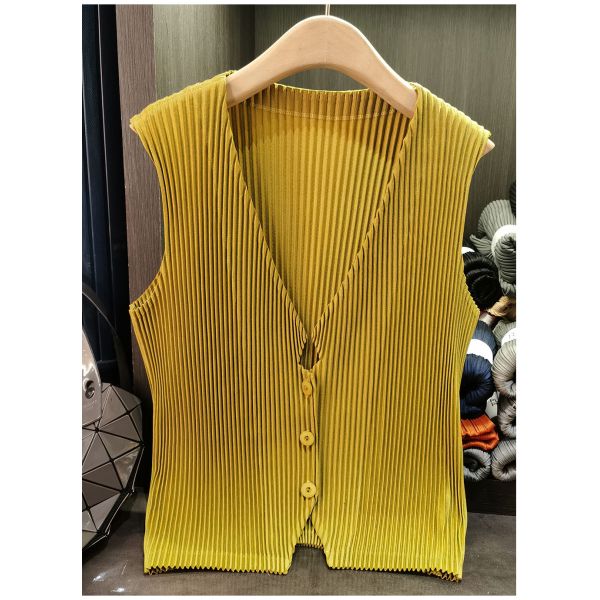 Women's Casual Waistoutwear Short Jacket Spring Summer New Thick Toothpick Pleated Sleeveless Vest with Button Pure Color