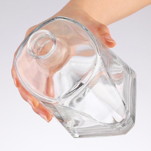 Beverage Industrial Triangle Bottom and Round Body Wine Bottle with Modern Design