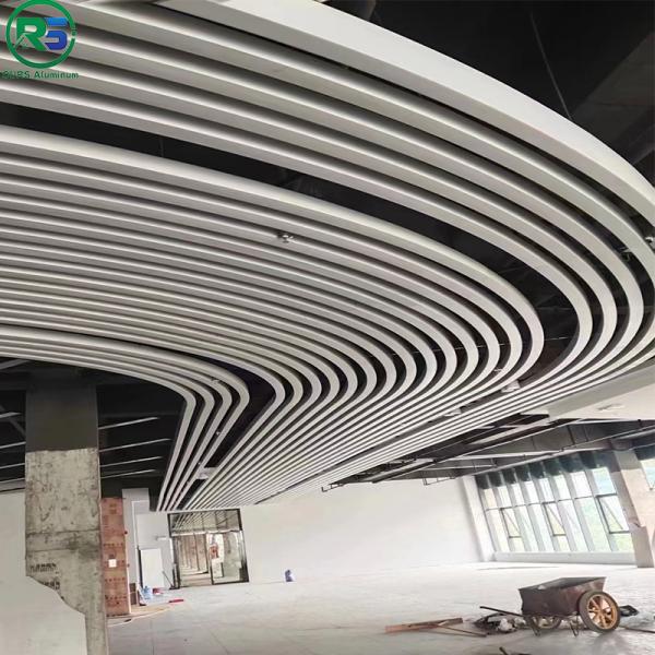 Ceinture métallique linéaire à l'intérieur, plafond à goutte à goutte, plafond suspendu, résistance aux intempéries