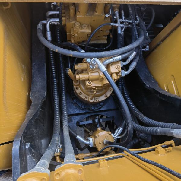 Excavadora SANY SY215C usada con motor MITSUBISHI y en buen estado