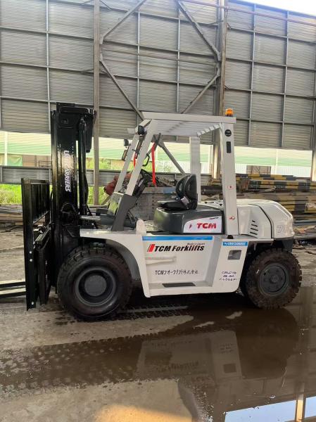 TCM FD70 Used Diesel Forklift 7ton Capacity 3 Mast 4.5m Reach Hand Power