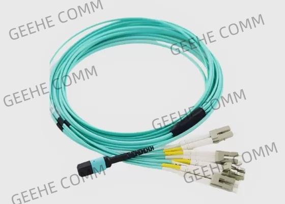 8 fibre OM3 Aqua Female au mâle MPO au câble duplex d'évasion de fibre de 4x LC