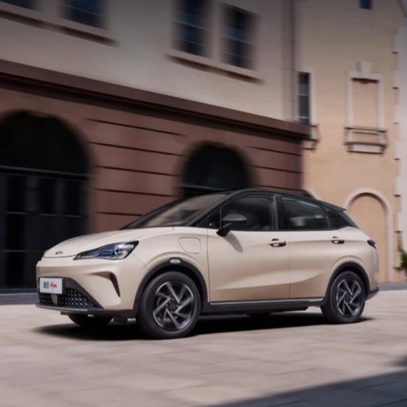 Closed Body Type 2023 715km Neta S Nezha Neta S Plus 4WD Electric Super EV Car