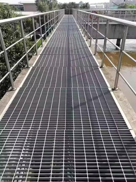 Heavy Duty Galvanized Steel Grating Hot Dip Steel Bar Grate Floor Galvanized Grating Weight Per Square Meter