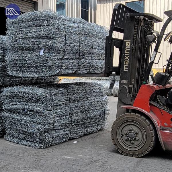 2*1*1m Facilité d'installation Boîte à mailles en gabion tissé Avec une épaisseur de 3,05 mm Trou de mailles de 80*100 mm pour le mur de retenue d'érosion des rivières