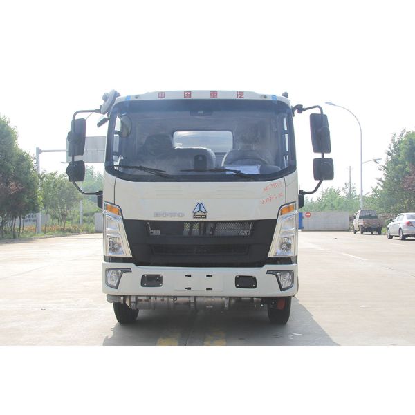 HOWO 4x2 Oil Tanker Truck 6T Flammable Liquid Transport Vehicle Fuel Dispensing
