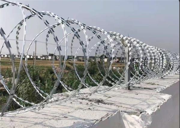 Bto-22 Coil Barbed Wire Galvanized Razor Dia 600 Mm On Ships For Anti Piracy