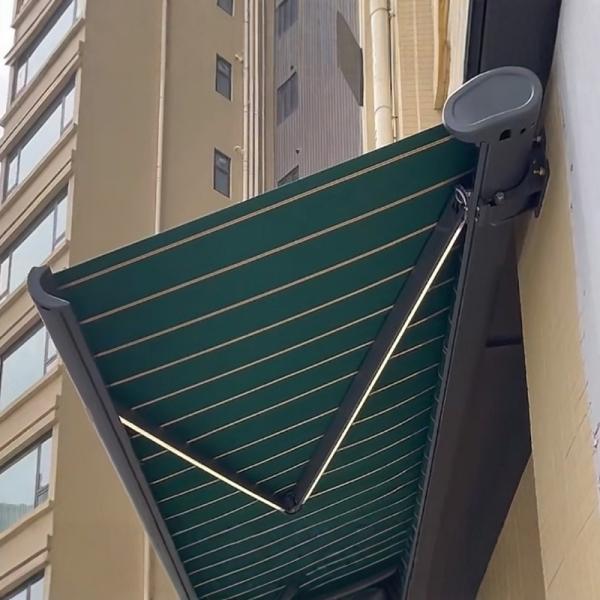 Aluminum Alloy Outdoor Sunshade Awning Windproof Retractable Awning With Lights