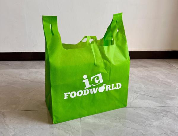 New Design T Shirt Non Woven Bags Cheap Tote Bags Custom Printed Recyclable Fabric With Logo Eco-friendly Non Woven Vest Bags W Cut T Shirt Non Woven Bags for Shopping