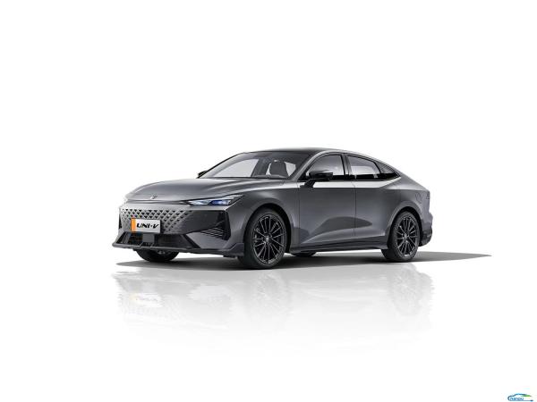 Changan UNI-V 2024 1.5T Ride-on Fuel Powered Car with Macpherson Front Suspension
