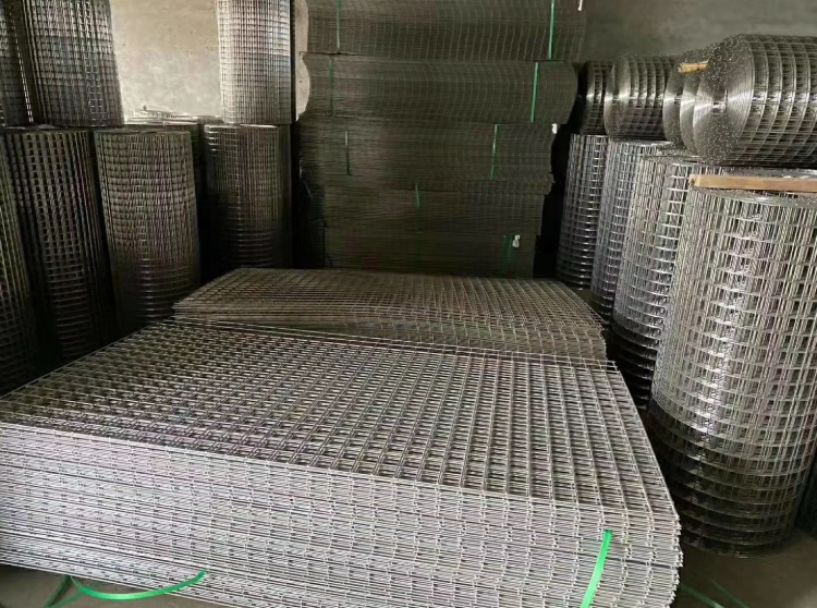 Hot Dipped Steel Square Hole Galvanised Weld Mesh Panels Iron For Construction