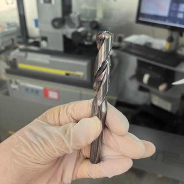 Precision Solid Carbide Twist Drill Bits Coolant Through Twist Drills For Alloy Steel