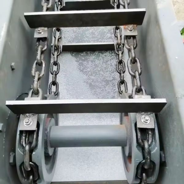 Customizable Chain Scraper Conveyor Adjustable-speed automatic chain scraper conveyor Manufactured from stainless steel Suitable for fruits, flour, grains, and chemicals