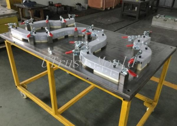 Moule de compression SMC pour chemin de câbles en PRF, durée de vie de 300 000 coups
