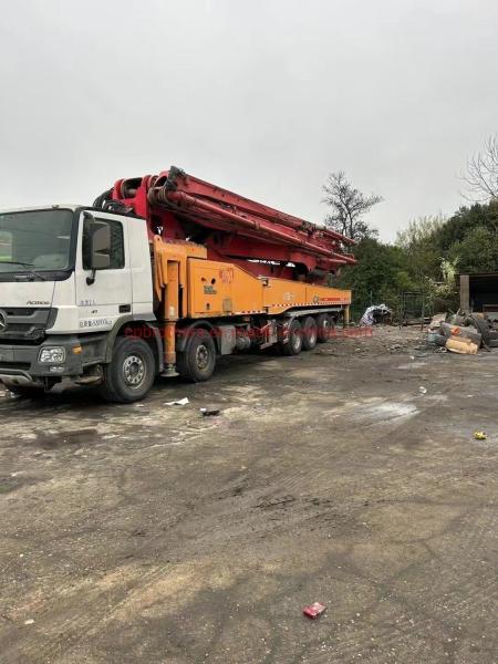 Pompe à béton type cylindre 2013 San Y 62m sur Benz 10*4 camion parfait état d'origine