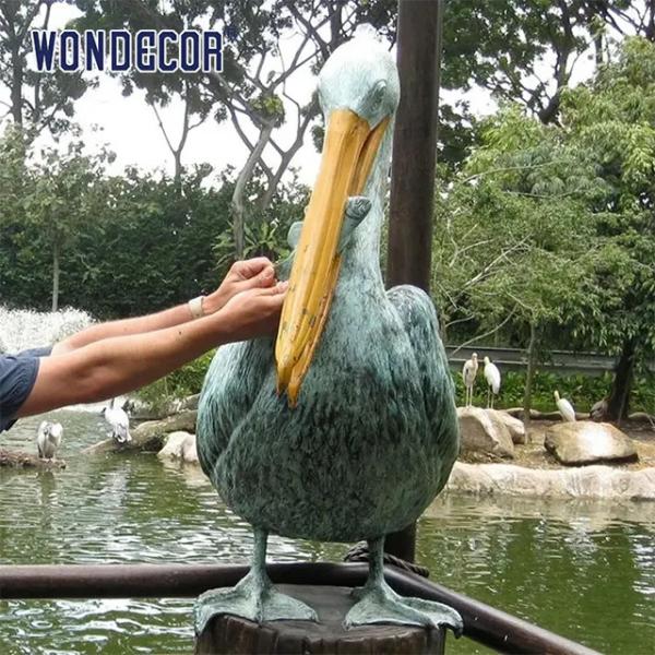 Outdoor Garden Water Fountain Sculpture Bronze Animal Pelican Decoration