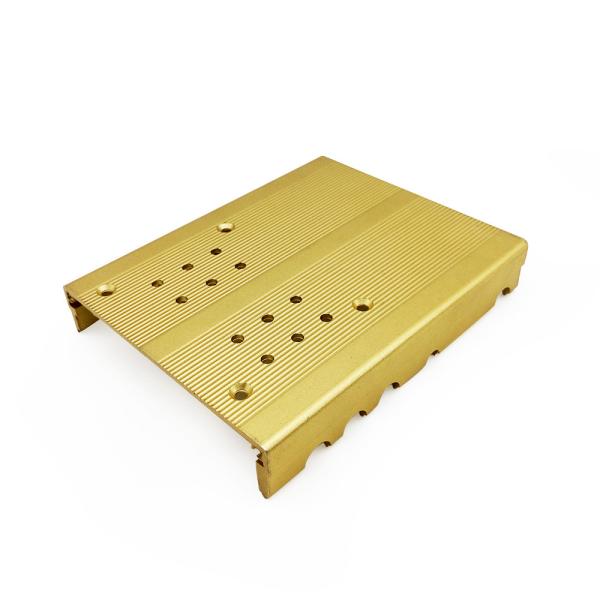 El oro del ODM sacó los disipadores de calor de aluminio, disipador de calor sacado con los agujeros de perforación