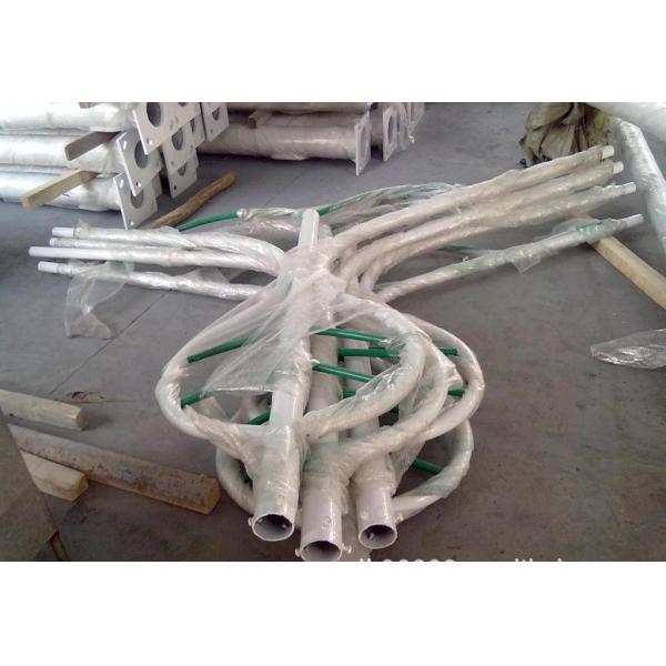 Poste de luz de calle galvanizado en caliente Q345 con doble brazo