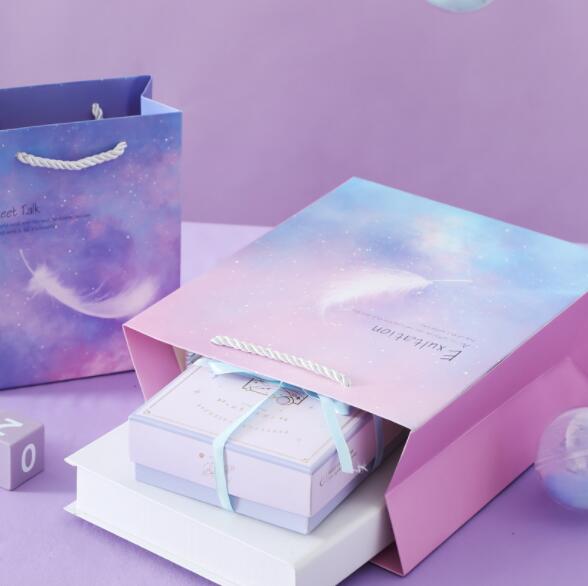 Glossy Lamination Cardboard Shopping Bag 210gsm Paper With Handles