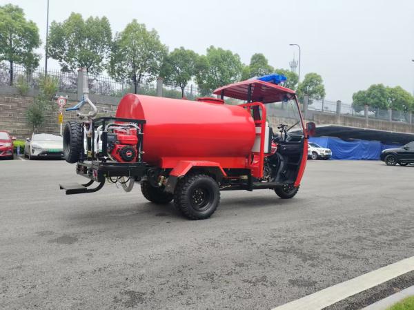 Gasoline Fire Response Tricycle Three Wheeler 300cc Water Cooled Engine With 1500L Water Tank And Full Floating Big Booster Mechanic Brake Rear Axle Q3 Upgraded