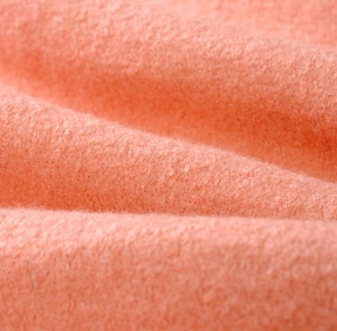 Prendas de vestir exteriores de lana rosada del invierno de la moda con el cordón de la belleza y gasa para las señoras