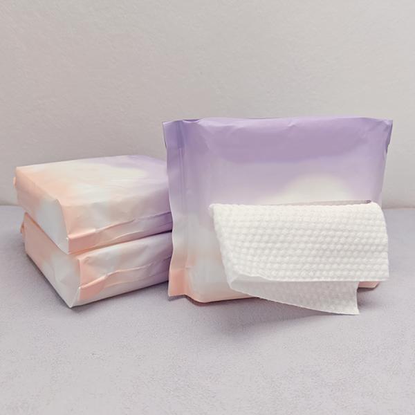 Lingettes nettoyantes pour le visage jetables hypoallergéniques en non-tissé