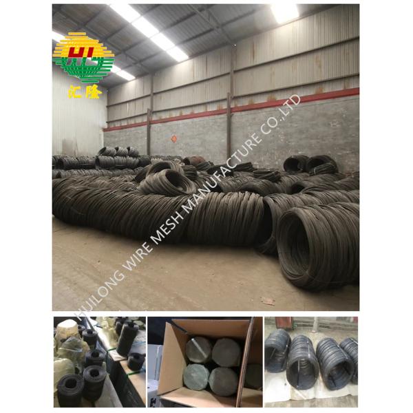 Гнуть утюга провода размягченности пользы связи и тюкуя провода черный обожженный