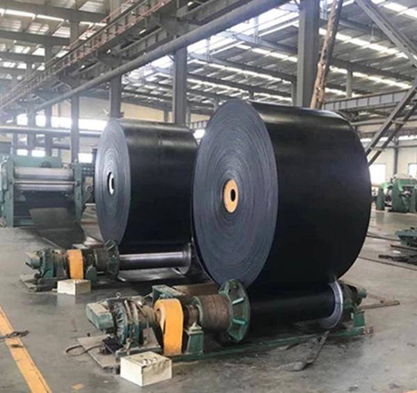 Industrial Fire Resistant Conveyor Belt , Black Color Reinforced Rubber Belting
